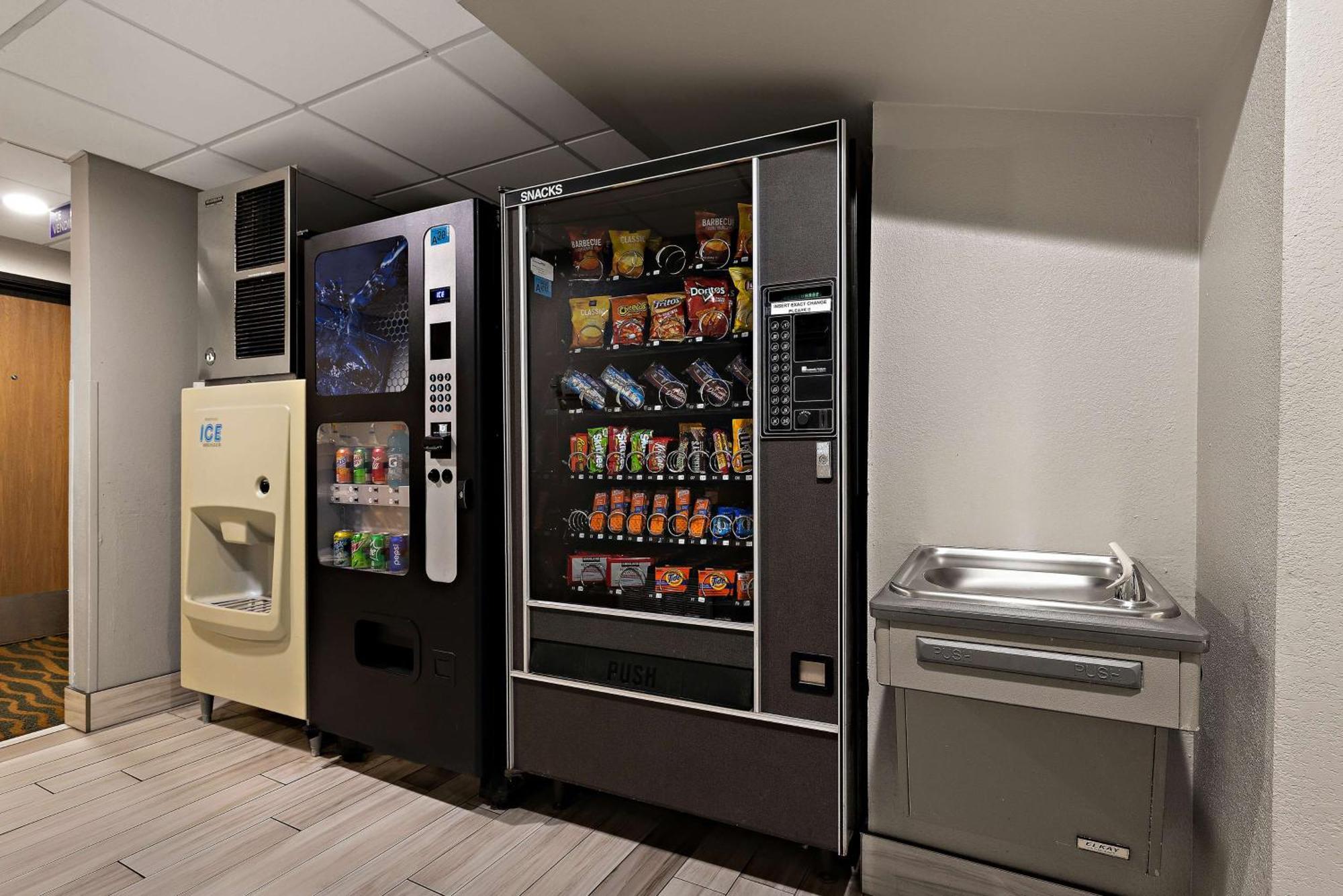 Surestay Plus Hotel By Best Western Tulsa East Экстерьер фото