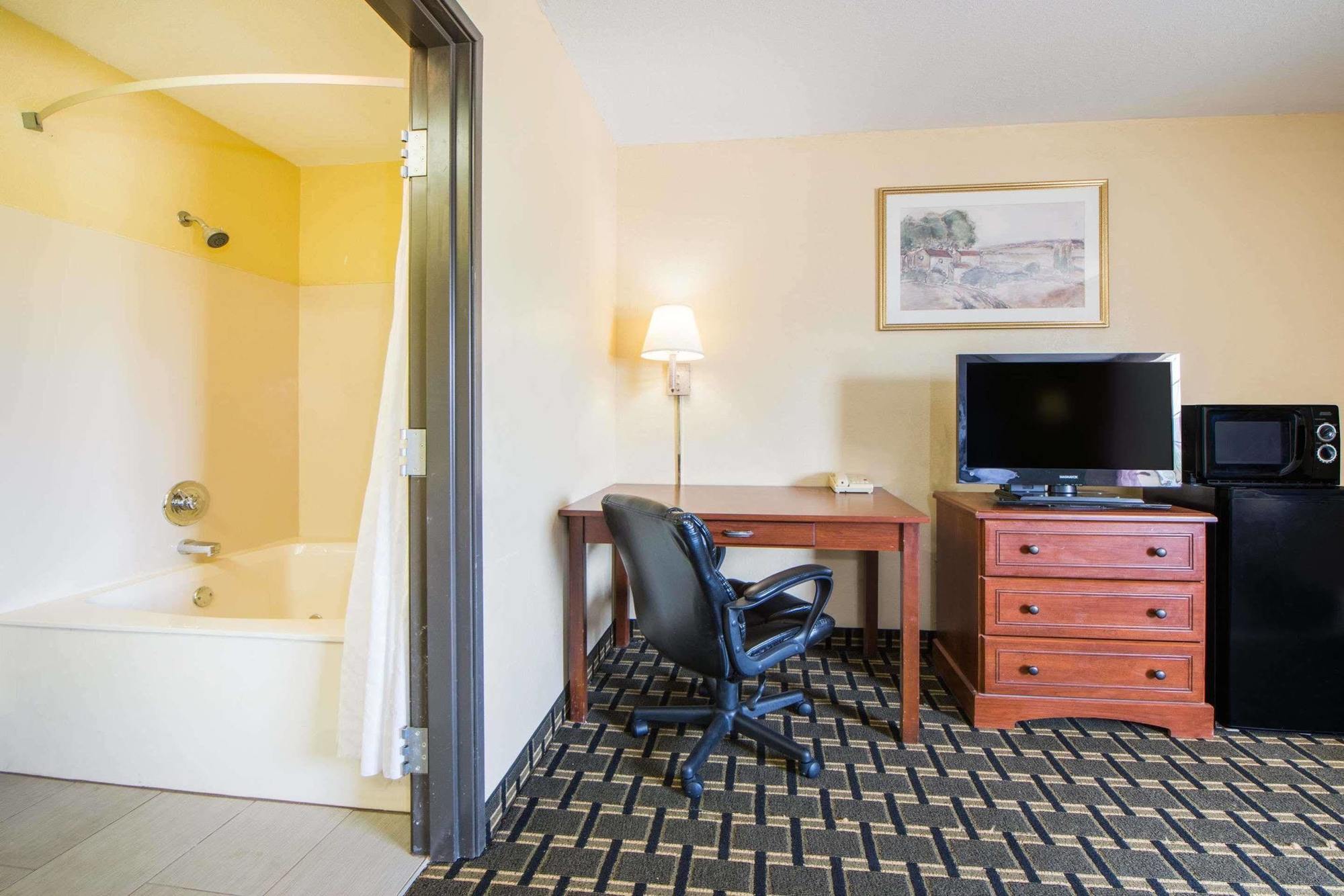 Surestay Plus Hotel By Best Western Tulsa East Экстерьер фото