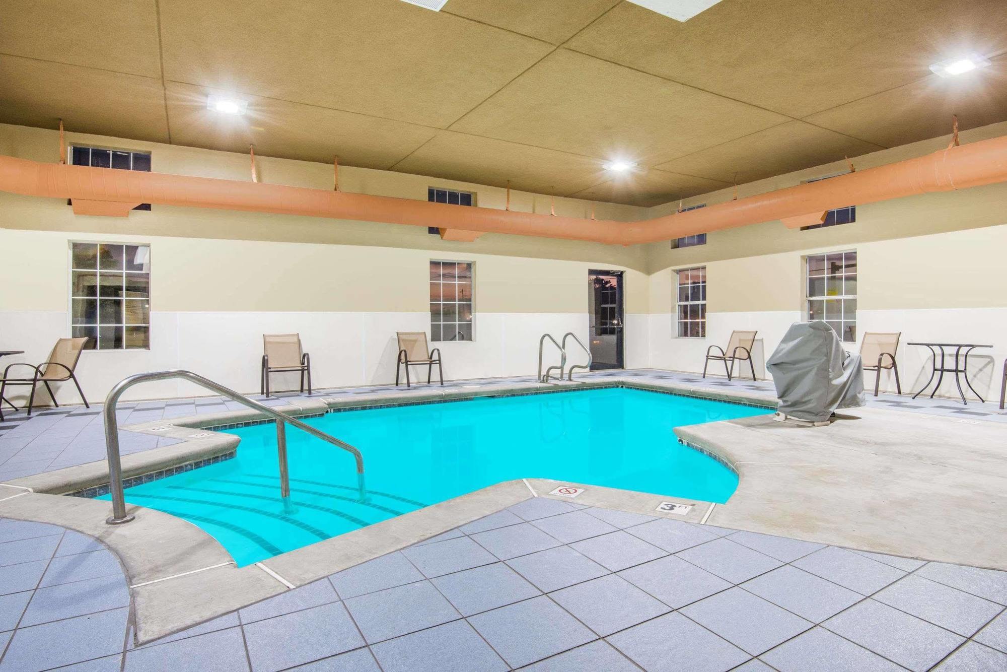 Surestay Plus Hotel By Best Western Tulsa East Экстерьер фото